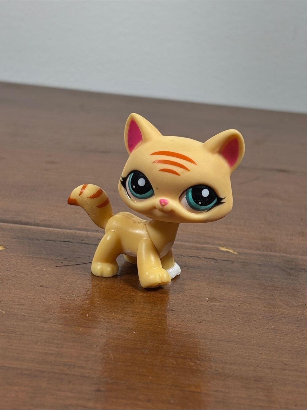 Littlest Pet Shop LPS # 1572 Tan Walking Cat Hasbro 2007